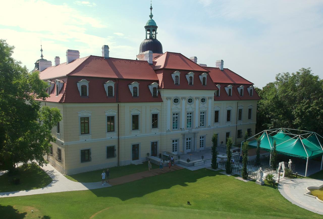 לינה וארוחת בוקר Theresia Chateau - Bernolákovo מראה חיצוני תמונה